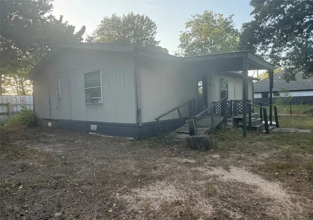 Photo 4 of Single family home for sale at 143 Chillacothe Trl, Mabank, TX 75156 | MLS# 21303688 | Listing updated on 2026-09-16