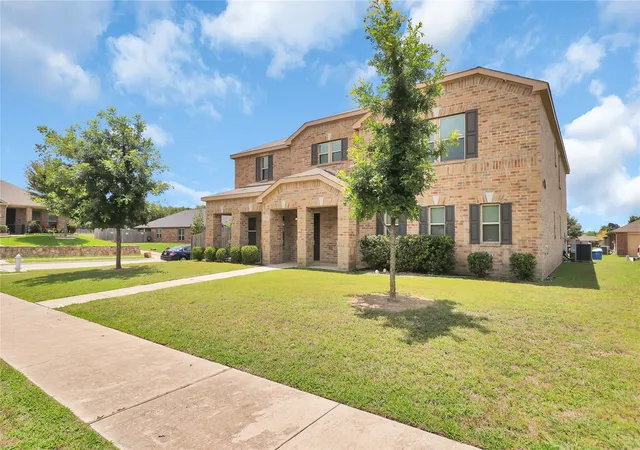 Photo 3 of Single family home for sale at 728 Snapdragon Ln, De Soto, TX 75115 | MLS# 21301653 | Listing updated on 2026-08-30