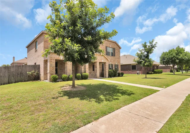 Photo 3 of Single family home for sale at 728 Snapdragon Ln, De Soto, TX 75115 | MLS# 21301653 | Listing updated on 2026-08-30