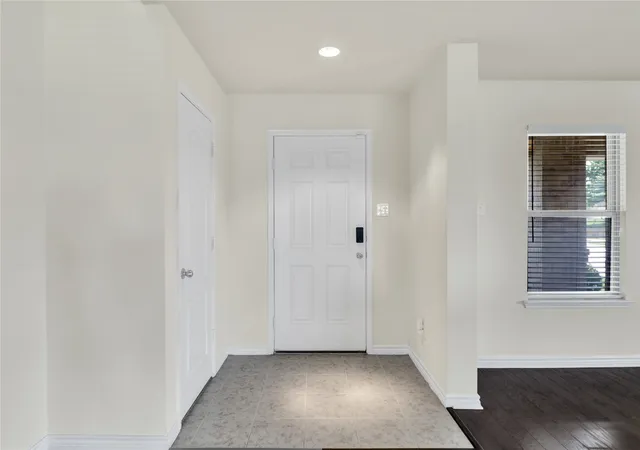 Photo 4 of Single family home for sale at 728 Snapdragon Ln, De Soto, TX 75115 | MLS# 21301653 | Listing updated on 2026-08-30