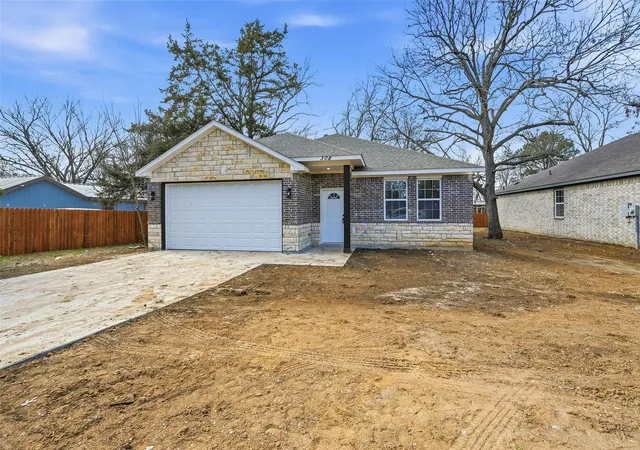 Photo 1 of Single family home for sale at 308 Lewis St, Cleburne, TX 76031 | MLS# 21303694 | Listing updated on 2026-08-25