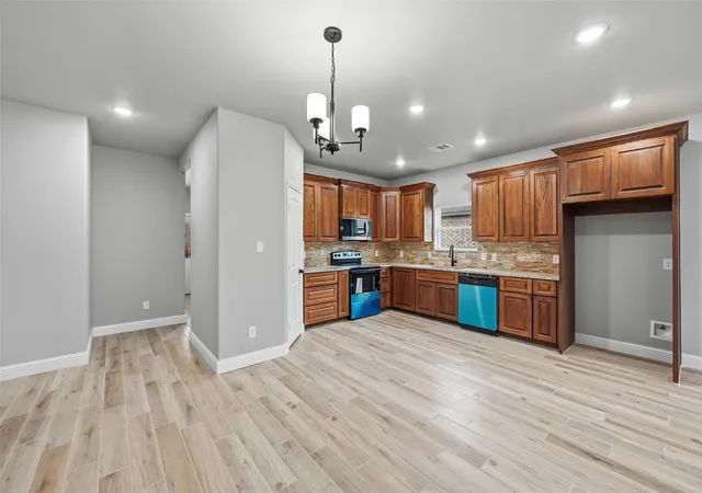 Photo 4 of Single family home for sale at 308 Lewis St, Cleburne, TX 76031 | MLS# 21303694 | Listing updated on 2026-08-25