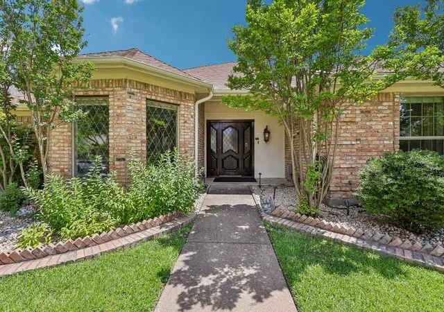Photo 4 of Single family home for sale at 1524 Faringdon Dr, Plano, TX 75075 | MLS# 21296620 | Listing updated on 2026-07-26