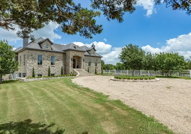 Single family home for sale at 501 Upper Denton Rd, Weatherford, TX 76085 | MLS# 21303457 | Listing updated on 2026-06-23