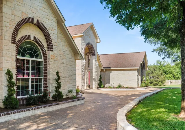 Photo 3 of Single family home for sale at 314 Cresthill Cir, Valley Mills, TX 76689 | MLS# 21303482 | Listing updated on 2026-08-22