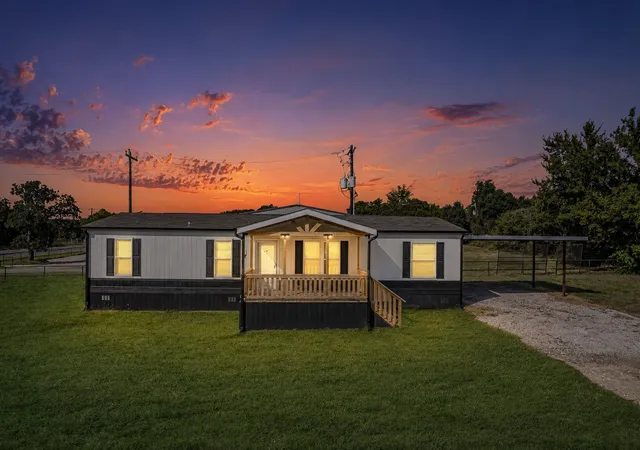 Photo 1 of Sale Pending at 105 Beaver Creek Dr, Azle, TX 76020 | MLS# 21287026 | Listing updated on 2026-08-22