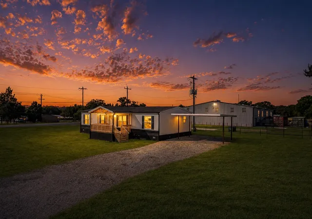 Photo 2 of Sale Pending at 105 Beaver Creek Dr, Azle, TX 76020 | MLS# 21287026 | Listing updated on 2026-08-22