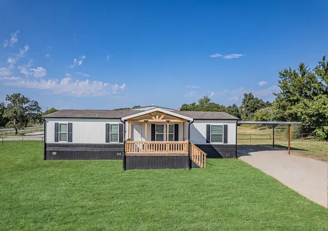 Photo 3 of Sale Pending at 105 Beaver Creek Dr, Azle, TX 76020 | MLS# 21287026 | Listing updated on 2026-08-22