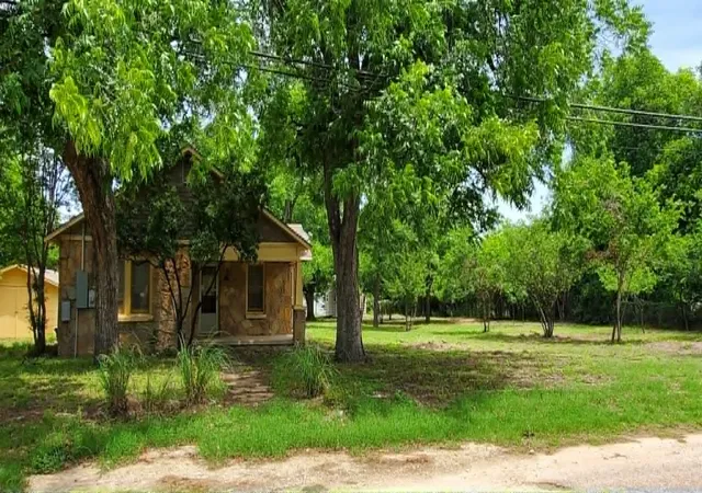 Photo 1 of Sale Pending at 418 N 4th St W, Clyde, TX 79510 | MLS# 21298081 | Listing updated on 2026-09-19