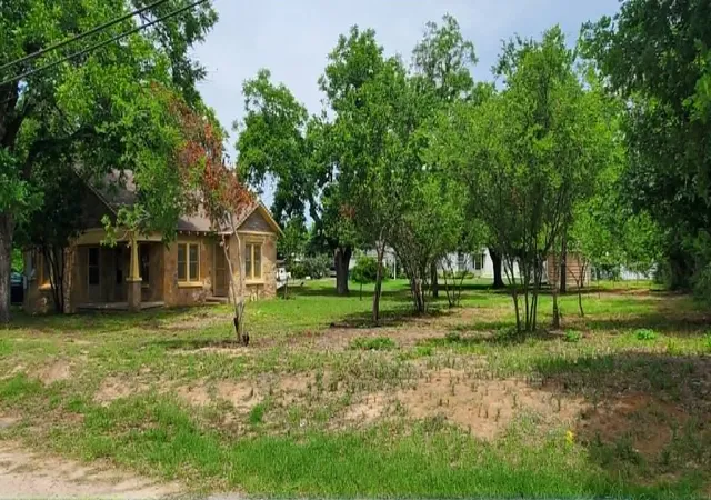 Photo 2 of Sale Pending at 418 N 4th St W, Clyde, TX 79510 | MLS# 21298081 | Listing updated on 2026-09-19