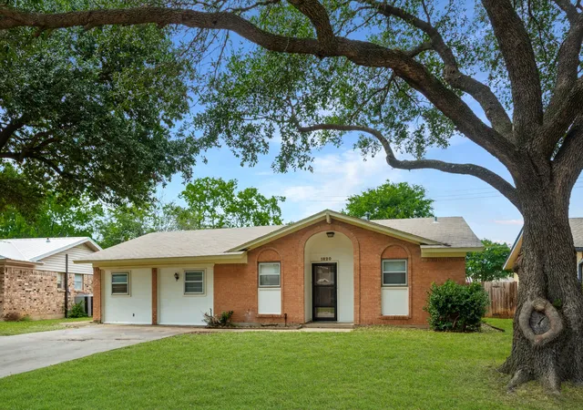 Photo 2 of Single family home for sale at 1820 Emery St, Denton, TX 76201 | MLS# 21301512 | Listing updated on 2026-07-28