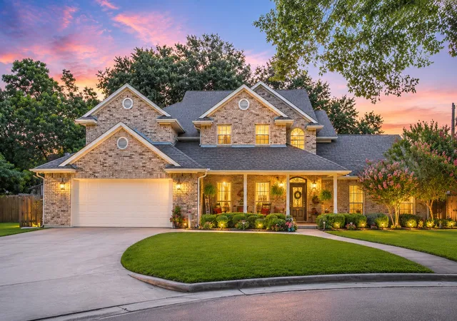 Photo 1 of Single family home for sale at 820 Cedar Creek Cir, Bonham, TX 75418 | MLS# 21302808 | Listing updated on 2026-08-22