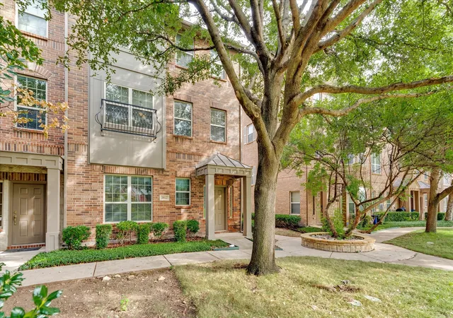 Homes for sale in Addison, TX | 3912 Amberwood Dr, Addison, TX 75001 | MLS# 21303949