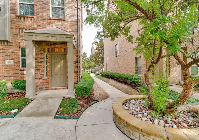 Homes for sale in Addison, TX | 3912 Amberwood Dr, Addison, TX 75001 | MLS# 21303949