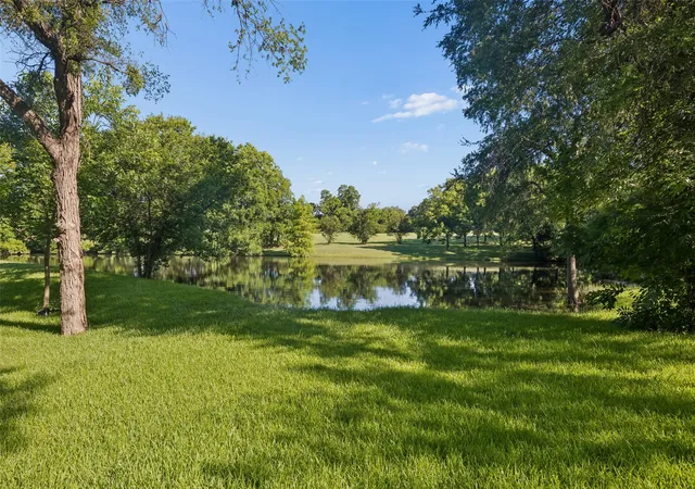 Photo 3 of Sale Pending at 510 W Malloy Bridge Rd, Seagoville, TX 75159 | MLS# 21301588 | Listing updated on 2026-09-23