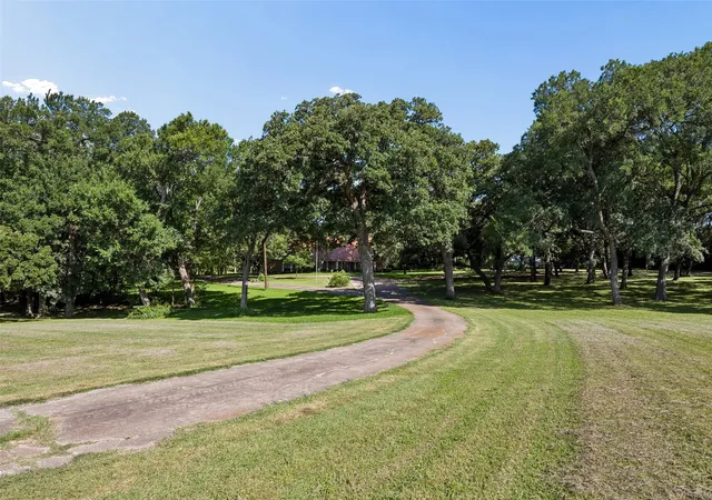 Photo 4 of Sale Pending at 510 W Malloy Bridge Rd, Seagoville, TX 75159 | MLS# 21301588 | Listing updated on 2026-09-23