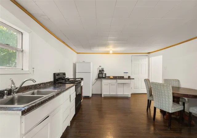 Photo 2 of Single family home for sale at 1019 S Star St S, Bonham, TX 75418 | MLS# 21304055 | Listing updated on 2026-09-19