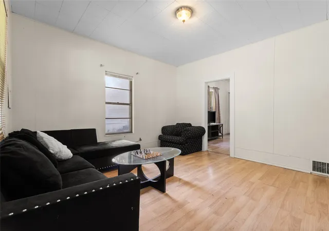 Photo 3 of Single family home for sale at 1019 S Star St S, Bonham, TX 75418 | MLS# 21304055 | Listing updated on 2026-09-19
