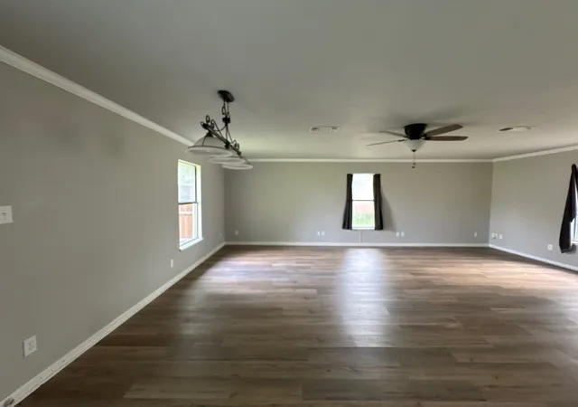 Photo 4 of Single family home for sale at 513 S Carter St, Whitewright, TX 75491 | MLS# 21303127 | Listing updated on 2026-10-02