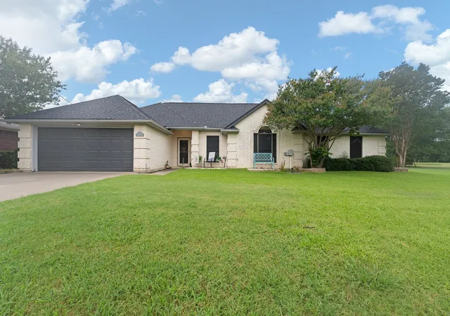 Homes for sale in Whitney, TX | 24068 Stonewood Dr, Whitney, TX 76692 | MLS# 21304043