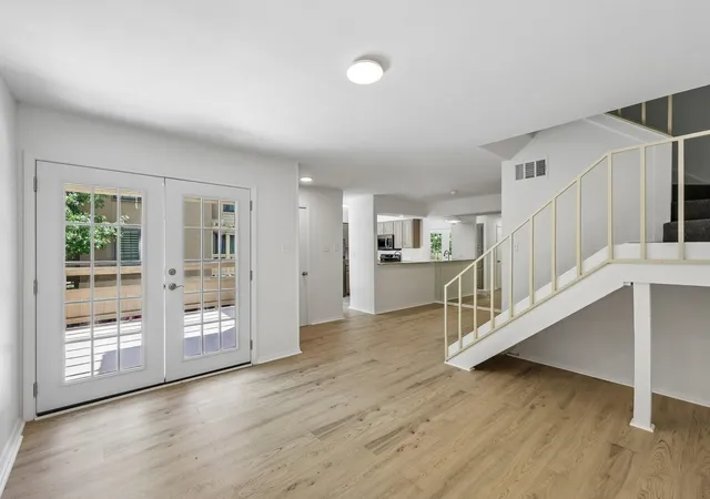 Photo 3 of Sale Pending at 5200 Martel Ave #7D, Dallas, TX 75206 | MLS# 21304118 | Listing updated on 2026-08-22