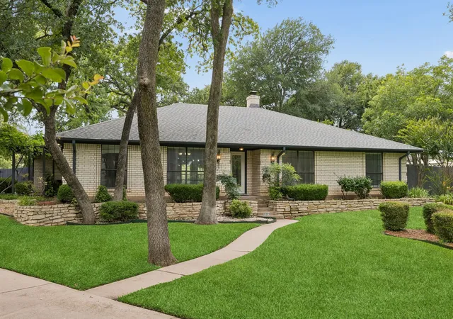Homes for sale in Weatherford, TX | 1804 Lakewood Dr, Weatherford, TX 76087 | MLS# 21295510