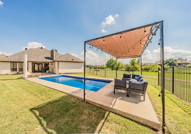 Photo 3 of Sale Pending at 556 Sagebrush Ct, Aledo, TX 76008 | MLS# 21304178 | Listing updated on 2026-07-08