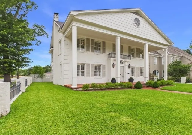 Photo 2 of Single family home for sale at 1521 S Chilton Ave, Tyler, TX 75701 | MLS# 21289717 | Listing updated on 2026-09-26