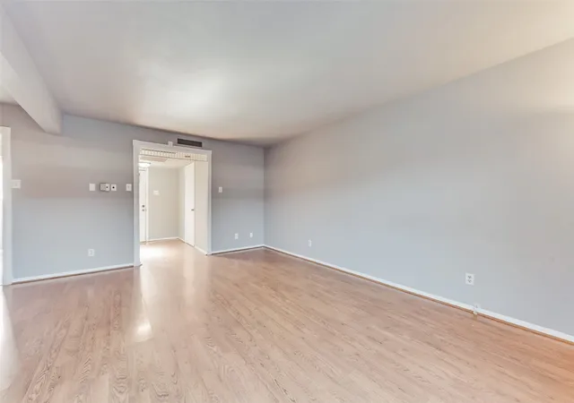 Listing Photo 5 - Condo for sale in building located at 1809 E Grauwyler Rd, Irving, TX 75061 - Unit #130