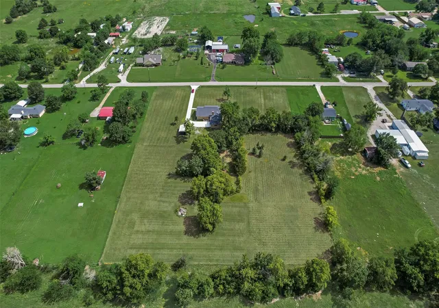 Photo 3 of Single family home for sale at 302 County Road 3320, Greenville, TX 75402 | MLS# 21304279 | Listing updated on 2026-10-07