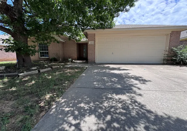 Homes for sale in Crowley, TX | 517 Birch St, Crowley, TX 76036 | MLS# 21304253