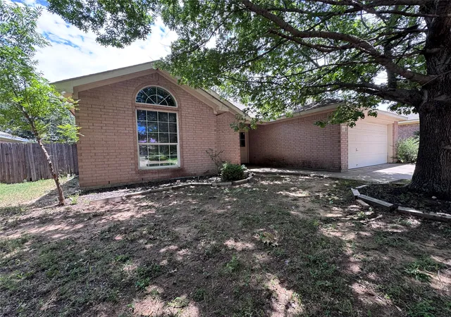 Homes for sale in Crowley, TX | 517 Birch St, Crowley, TX 76036 | MLS# 21304253