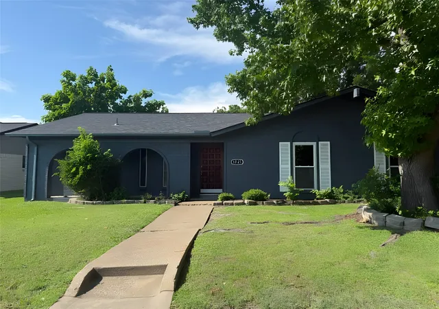 Photo 3 of Sale Pending at 1721 Melrose St, Garland, TX 75042 | MLS# 21304366 | Listing updated on 2026-08-22