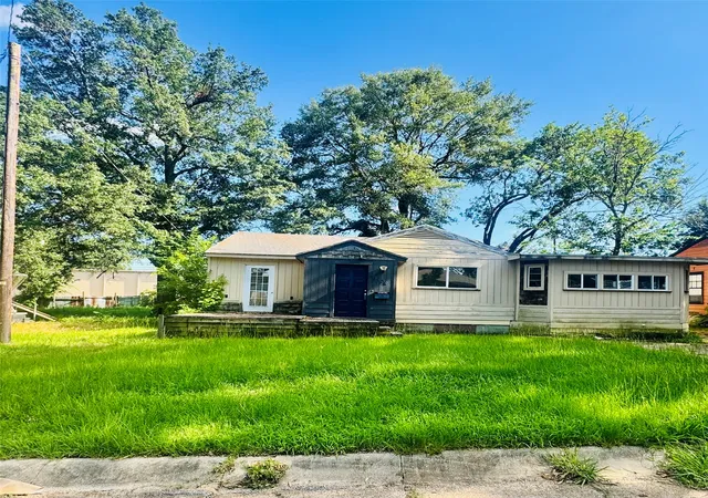 Photo 1 of Single family home for sale at 1434 Margaret St, Paris, TX 75460 | MLS# 21302930 | Listing updated on 2026-08-22