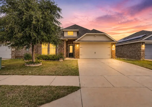 Photo 1 of Sale Pending at 7529 Pleasant Oaks St, Fort Worth, TX 76120 | MLS# 21304100 | Listing updated on 2026-08-31