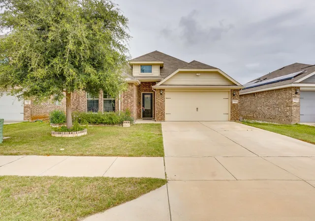 Photo 2 of Sale Pending at 7529 Pleasant Oaks St, Fort Worth, TX 76120 | MLS# 21304100 | Listing updated on 2026-08-31