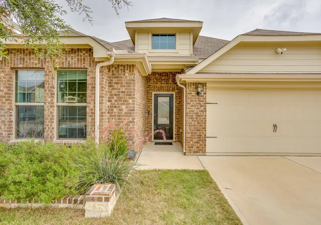 Photo 3 of Sale Pending at 7529 Pleasant Oaks St, Fort Worth, TX 76120 | MLS# 21304100 | Listing updated on 2026-08-31