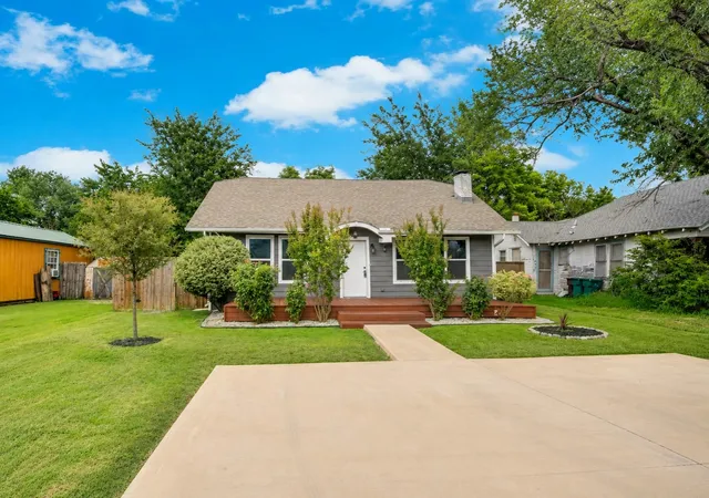 Homes for sale in Ferris, TX | 304 W 4th St, Ferris, TX 75125 | MLS# 21303902