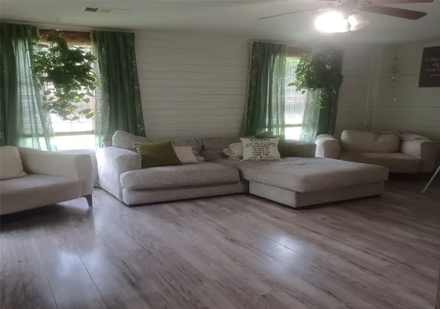 Photo 3 of Sale Pending at 1309 S 5th St, Bonham, TX 75418 | MLS# 21303770 | Listing updated on 2026-10-05
