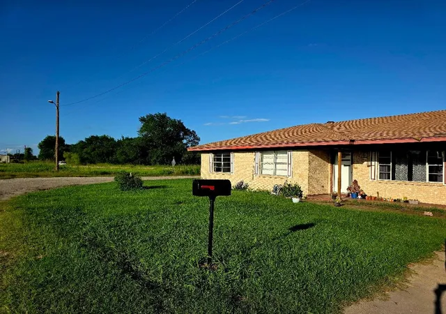 Photo 2 of Single family home for sale at 602 Hewitt St, Groesbeck, TX 76642 | MLS# 21298980 | Listing updated on 2026-07-09