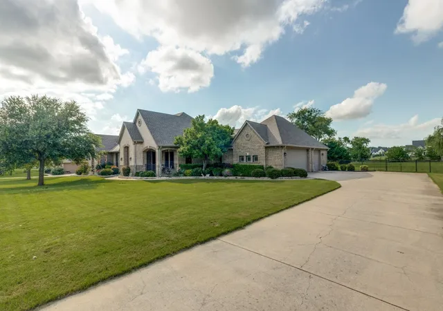 Photo 3 of Single family home for sale at 2860 Forest Dr, Celina, TX 75009 | MLS# 21304136 | Listing updated on 2026-09-23