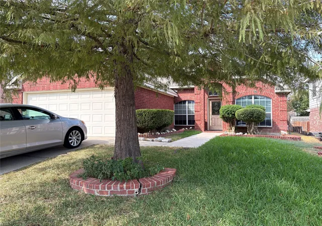 Photo 1 of Single family home for sale at 5013 Skymeadow Dr, Fort Worth, TX 76135 | MLS# 21303557 | Listing updated on 2026-09-25