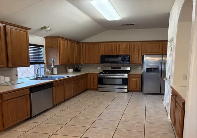 Photo 4 of Single family home for sale at 5013 Skymeadow Dr, Fort Worth, TX 76135 | MLS# 21303557 | Listing updated on 2026-09-25