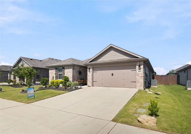 Photo 2 of Single family home for sale at 8821 Playmoor Dr, Fort Worth, TX 76131 | MLS# 21302851 | Listing updated on 2026-08-27