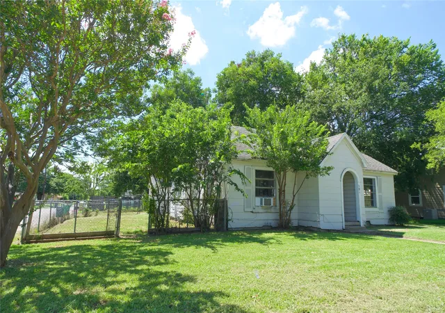 Homes for sale in Gainesville, TX | 901 N Howeth, Gainesville, TX 76240 | MLS# 21304223