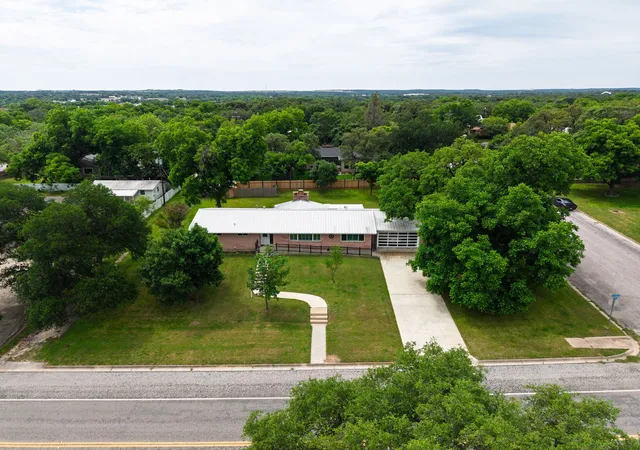 Photo 1 of Single family home for sale at 708 W North Ave, Lampasas, TX 76550 | MLS# 21304504 | Listing updated on 2026-09-02