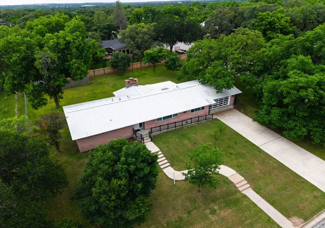Photo 2 of Single family home for sale at 708 W North Ave, Lampasas, TX 76550 | MLS# 21304504 | Listing updated on 2026-09-02