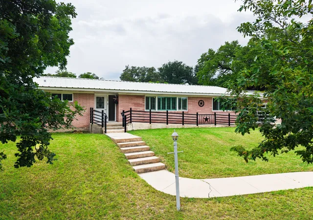 Photo 3 of Single family home for sale at 708 W North Ave, Lampasas, TX 76550 | MLS# 21304504 | Listing updated on 2026-09-02