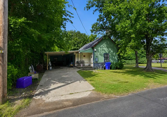 Photo 2 of Single family home for sale at 916 Turner St, Waco, TX 76704 | MLS# 21304675 | Listing updated on 2026-07-23
