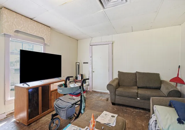 Photo 4 of Single family home for sale at 916 Turner St, Waco, TX 76704 | MLS# 21304675 | Listing updated on 2026-07-23